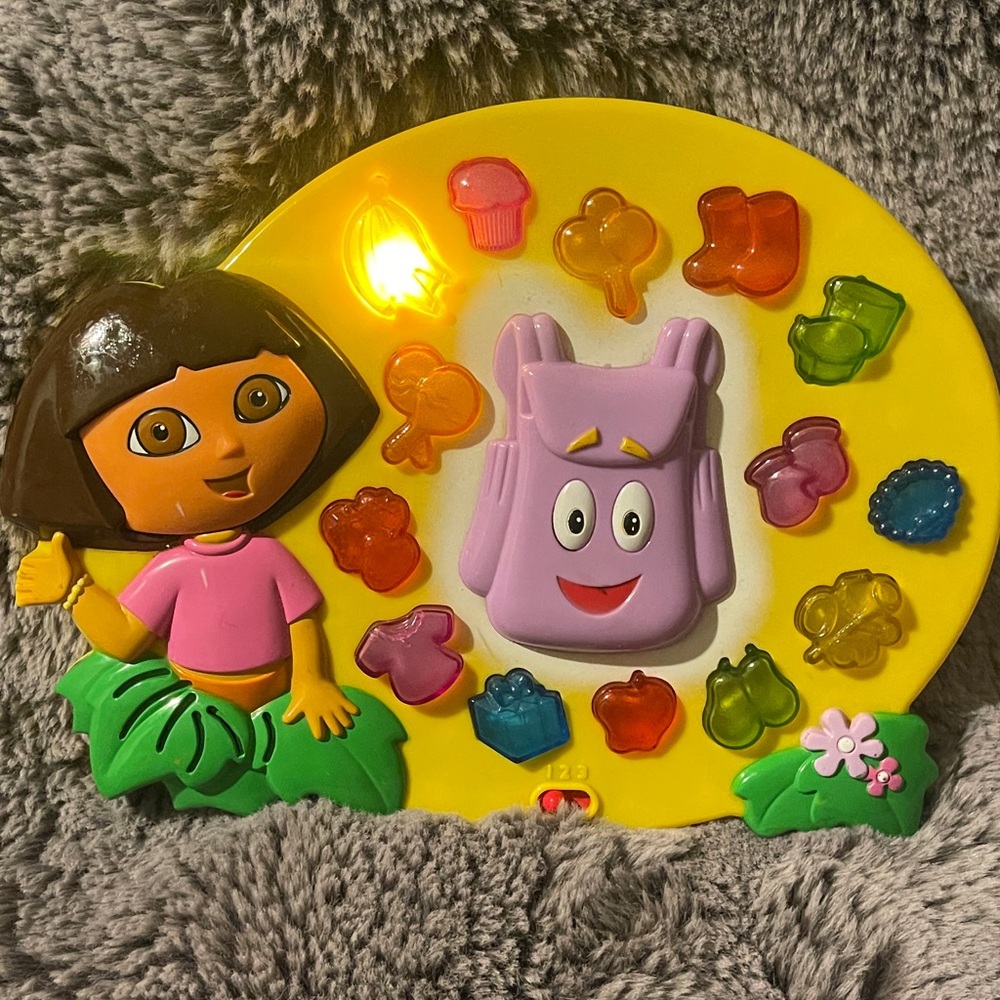 Vintage Dora The Explorer Interactive Yellow Green Kids Toy Talking Lights Music